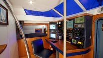 Sailing yacht APACHE -  Navigation station
